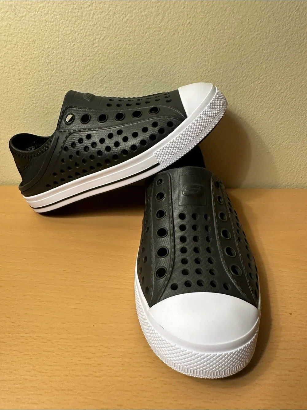 Skechers Boy's Guzman Steps Aqua Surge Black Slip-On Shoes - Size 12